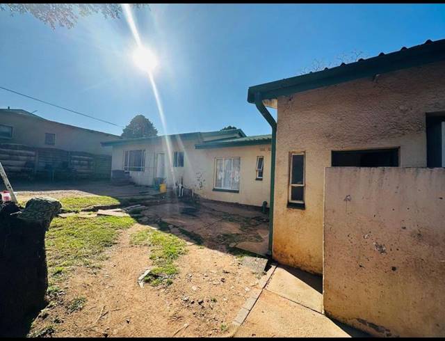 5 BEDROOM HOUSE FOR SALE IN KEMPTON PARK WEST